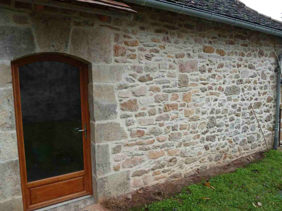 Joint à la chaux, façade en pierre Poursay-Garnaud