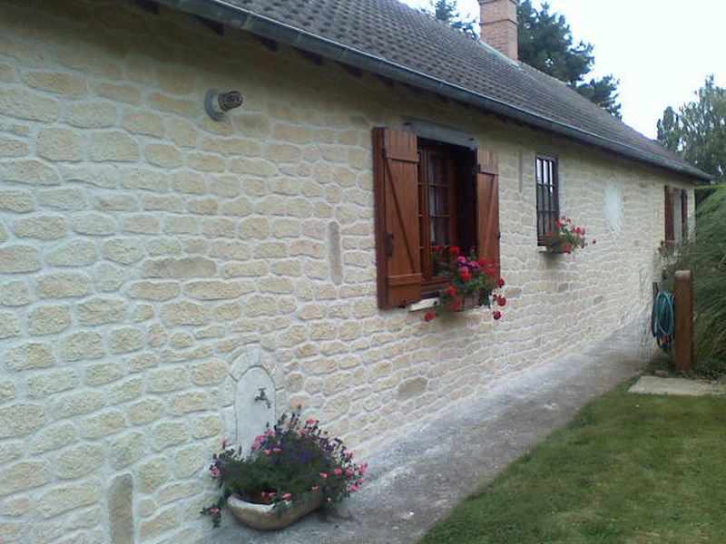 Joint à la chaux, façade en pierre à Plassay