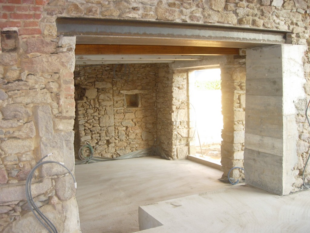 Ouverture de mur en pierre, en béton à Brizambourg